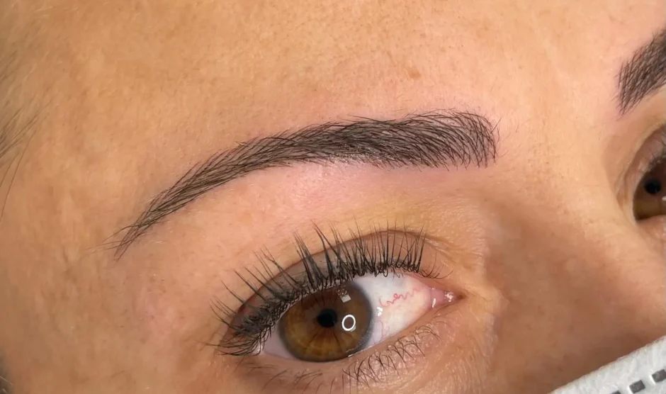 Micropigmentación en cejas