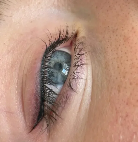 micropigmentación en eyeliner