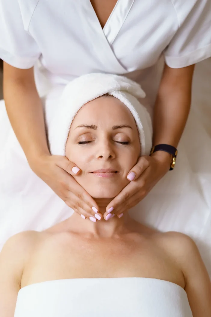 masaje facial de belleza